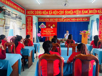 Chùm ảnh tập huấn vệ sinh an toàn thực phẩm tại trường MN Đại Hòa