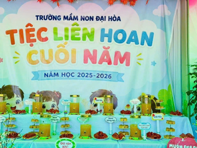 Chùm ảnh_ Tiệc liên hoan cuối năm – ảnh 0
