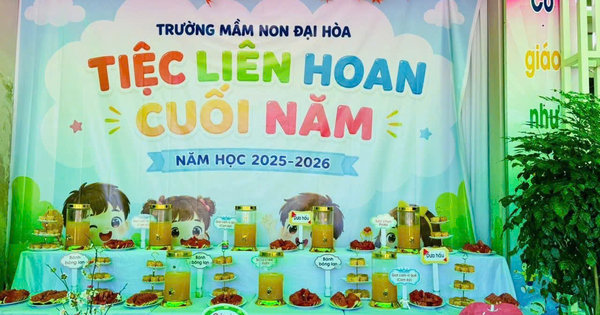 Chùm ảnh_ Tiệc liên hoan cuối năm - Ảnh 1