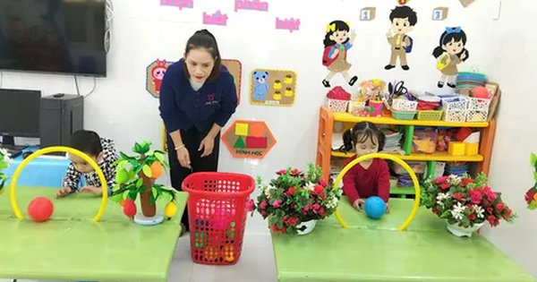Ảnh bài viết: LỚP NHÀ TRẺ 1_TRÒ CHƠI VẬN ĐỘNG LĂN BÓNG QUA VÒNG