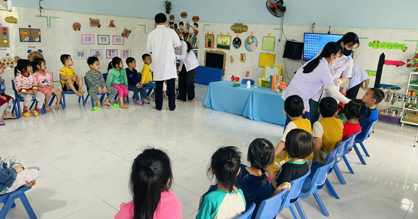 Ảnh bài viết: Hôm nay, các bé tại lớp Nhỡ 1 đã tham gia uống vitamin A và tẩy giun định kỳ