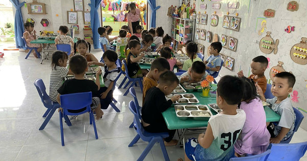 🍽️ Bữa ăn trưa vui vẻ của bé lớp Nhỡ 1