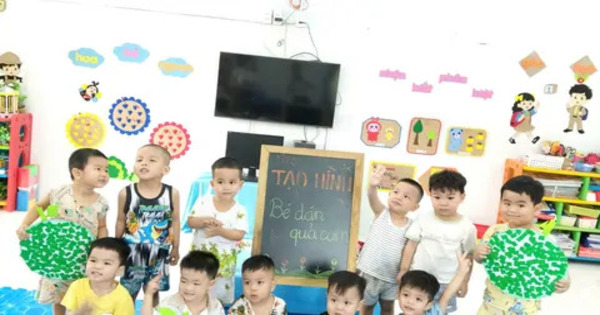 Ảnh bài viết: LỚP NHÀ TRẺ 1_HOẠT ĐỘNG TẠO HÌNH BÉ DÁN QUẢ CAM 