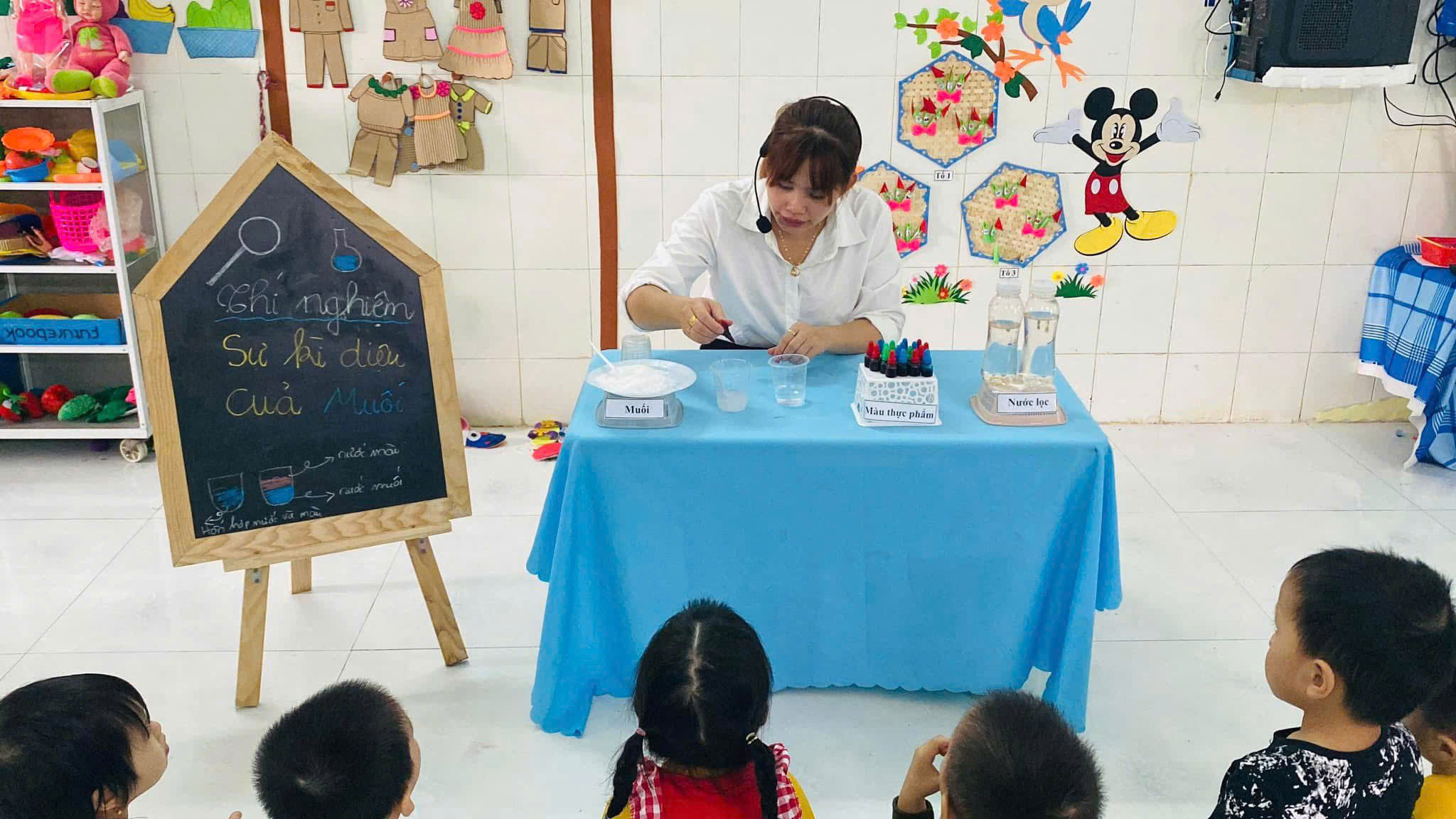 LỚP BÉ 1_HOẠT ĐỘNG KHÁM PHÁ KHOA HỌC - SỰ KÌ DIỆU CỦA MUỐI
