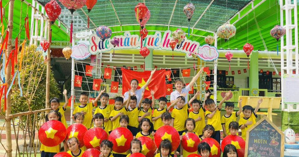 LỚP LỚN 1- BÉ TRANG TRÍ NÓN LÁ - CỜ ĐỎ SAO VÀNG