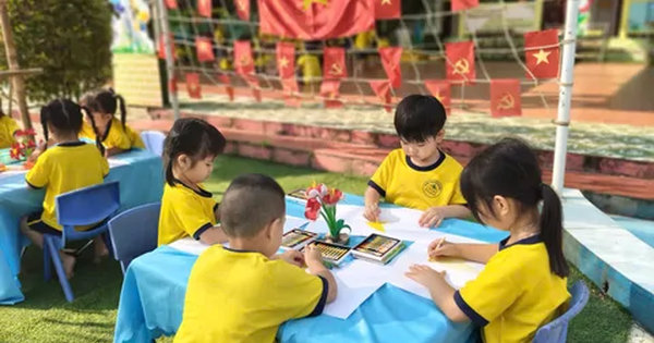Hoạt động tạo hình tô màu lá cờ tổ quốc