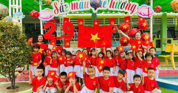 LỚP LỚN 2- TRANG TRÍ LÁ CỜ- CHÀO MỪNG QUỐC KHÁNH 2/9