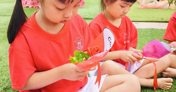 Ảnh bài viết: LỚP LỚN 2- BÓ HOA TẶNG MẸ NHÂN NGÀY PHỤ NỮ VIỆT NAM 20/10