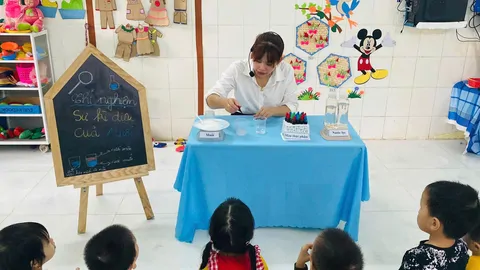 LỚP BÉ 1_HOẠT ĐỘNG KHÁM PHÁ KHOA HỌC - SỰ KÌ DIỆU CỦA MUỐI