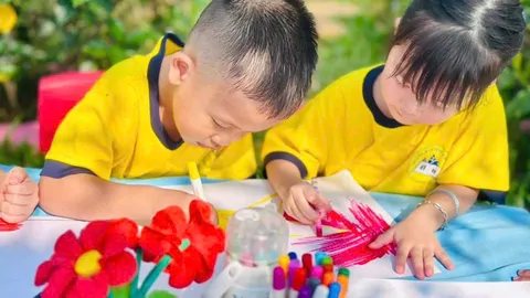 NHỠ 2 THAM GIA HOẠT ĐỘNG TRẢI NGHIỆM: LÀM CỜ TỔ QUỐC CHÀO MỪNG NGÀY ĐẠI LỄ 30/4