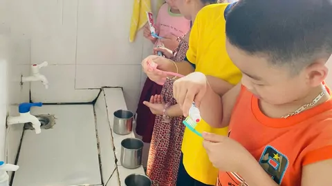 HÌNH THÀNH THÓI QUEN VỆ SINH RĂNG MIỆNG CHO TRẺ