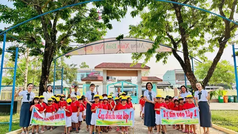 CÁC BÉ KHỐI LỚN THAM QUAN TRƯỜNG TIỂU HỌC- SẴN SÀNG HÀNH TRANG VÀO LỚP 1
