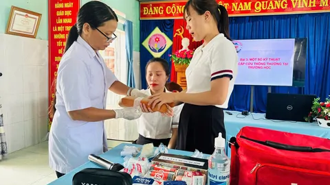 TẬP HUẤN SƠ CẤP CỨU BAN ĐẦU TẠI TRƯỜNG MẦM NON ĐẠI HÒA