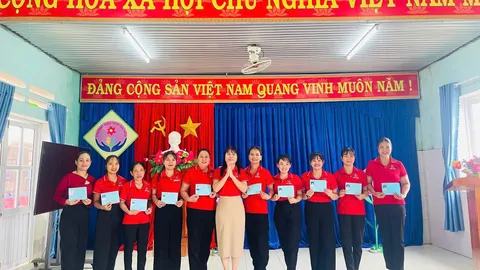 TẬP HUẤN VỆ SINH AN TOÀN THỰC PHẨM  TẠI TRƯỜNG MẦM NON ĐẠI HÒA NĂM HỌC 2025 - 2026