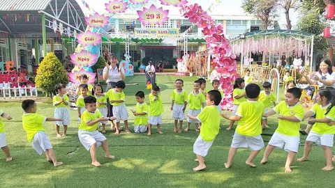Hoạt động ngoài trời: Bé vui giao lưu kéo co – Gắn kết và phát triển kỹ năng tập thể của khối Nhỡ