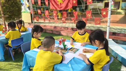 Hoạt động tạo hình tô màu lá cờ tổ quốc