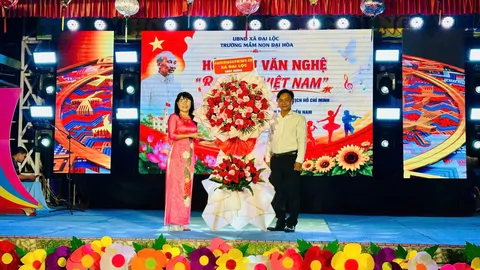 TRƯỜNG MẦM NON ĐẠI HÒA TỔ CHỨC ĐÊM VĂN NGHỆ “RẠNG RỠ VIỆT NAM”